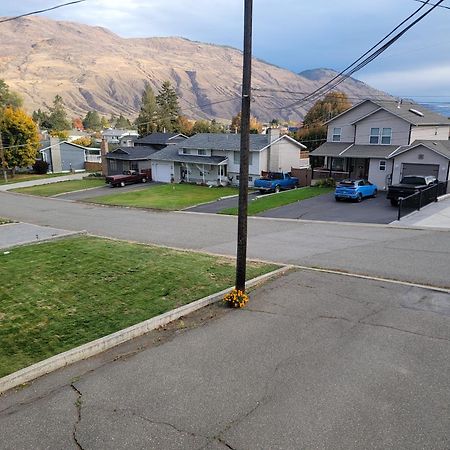 Charming - 2 Bedrooms Suite, 1 Full Bath & Family Room Kamloops Extérieur photo