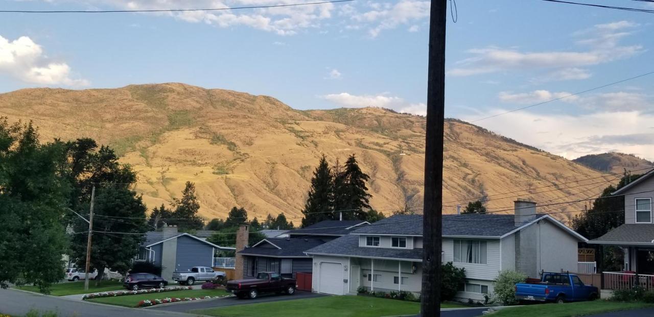 Charming - 2 Bedrooms Suite, 1 Full Bath & Family Room Kamloops Extérieur photo