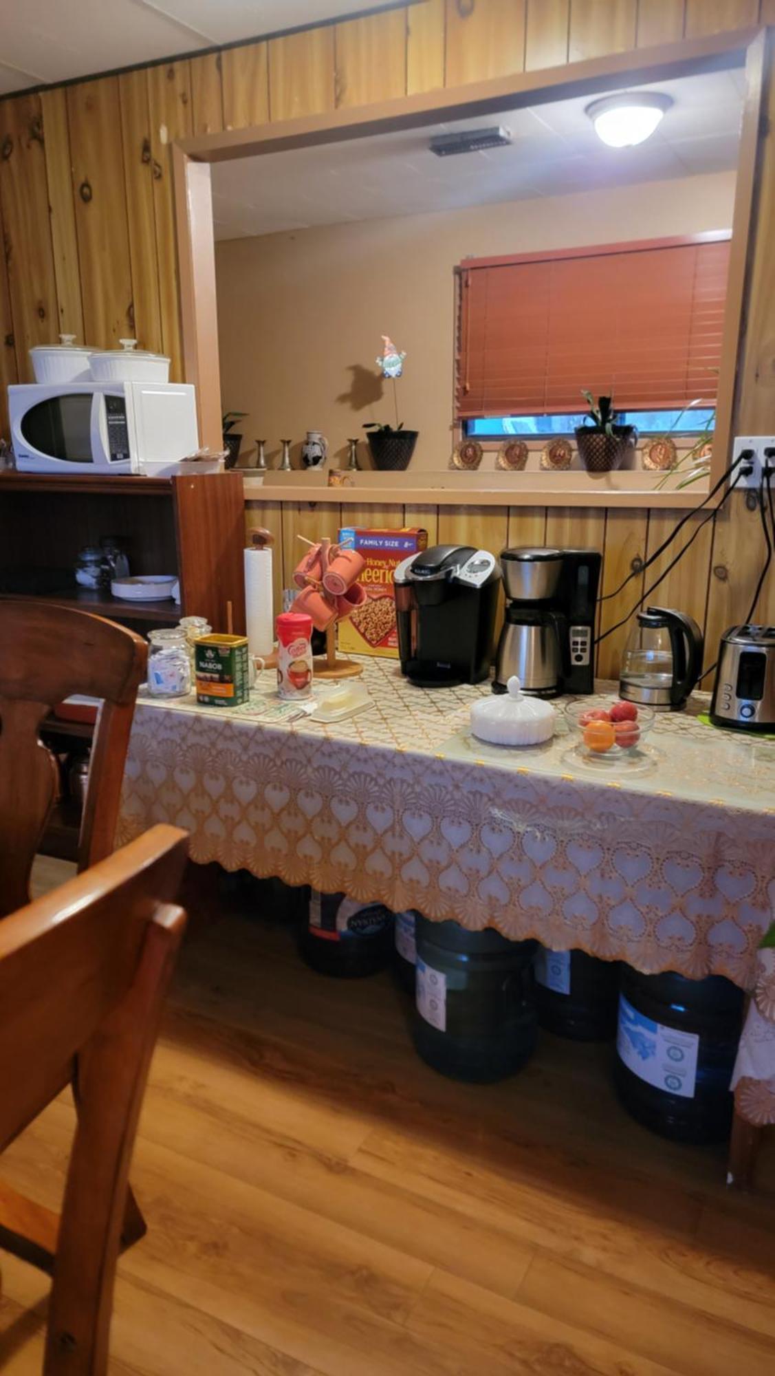 Charming - 2 Bedrooms Suite, 1 Full Bath & Family Room Kamloops Extérieur photo
