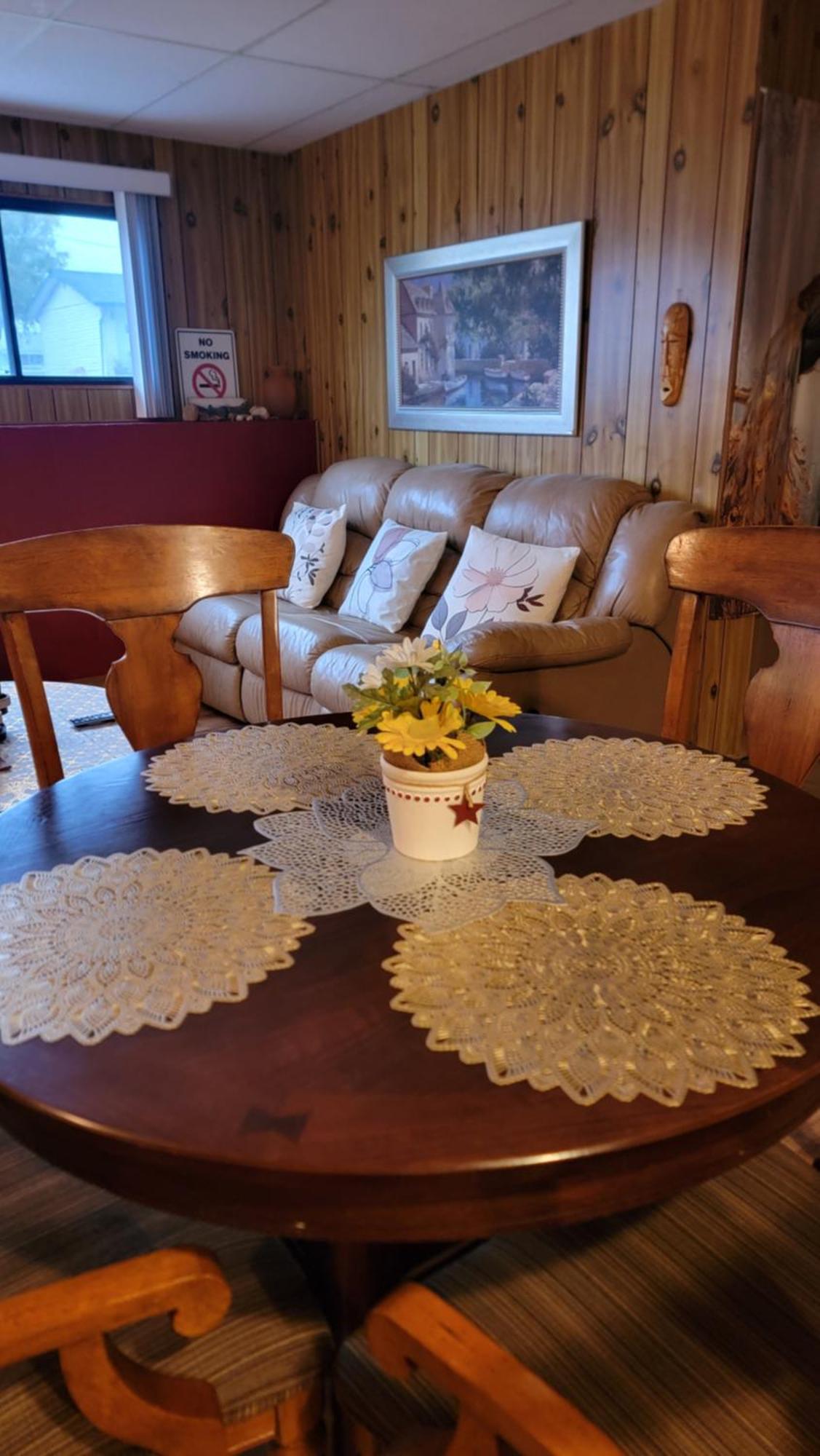 Charming - 2 Bedrooms Suite, 1 Full Bath & Family Room Kamloops Extérieur photo
