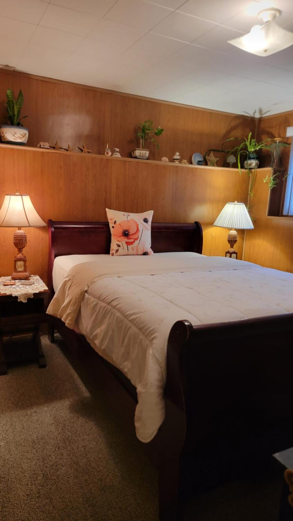 Charming - 2 Bedrooms Suite, 1 Full Bath & Family Room Kamloops Extérieur photo
