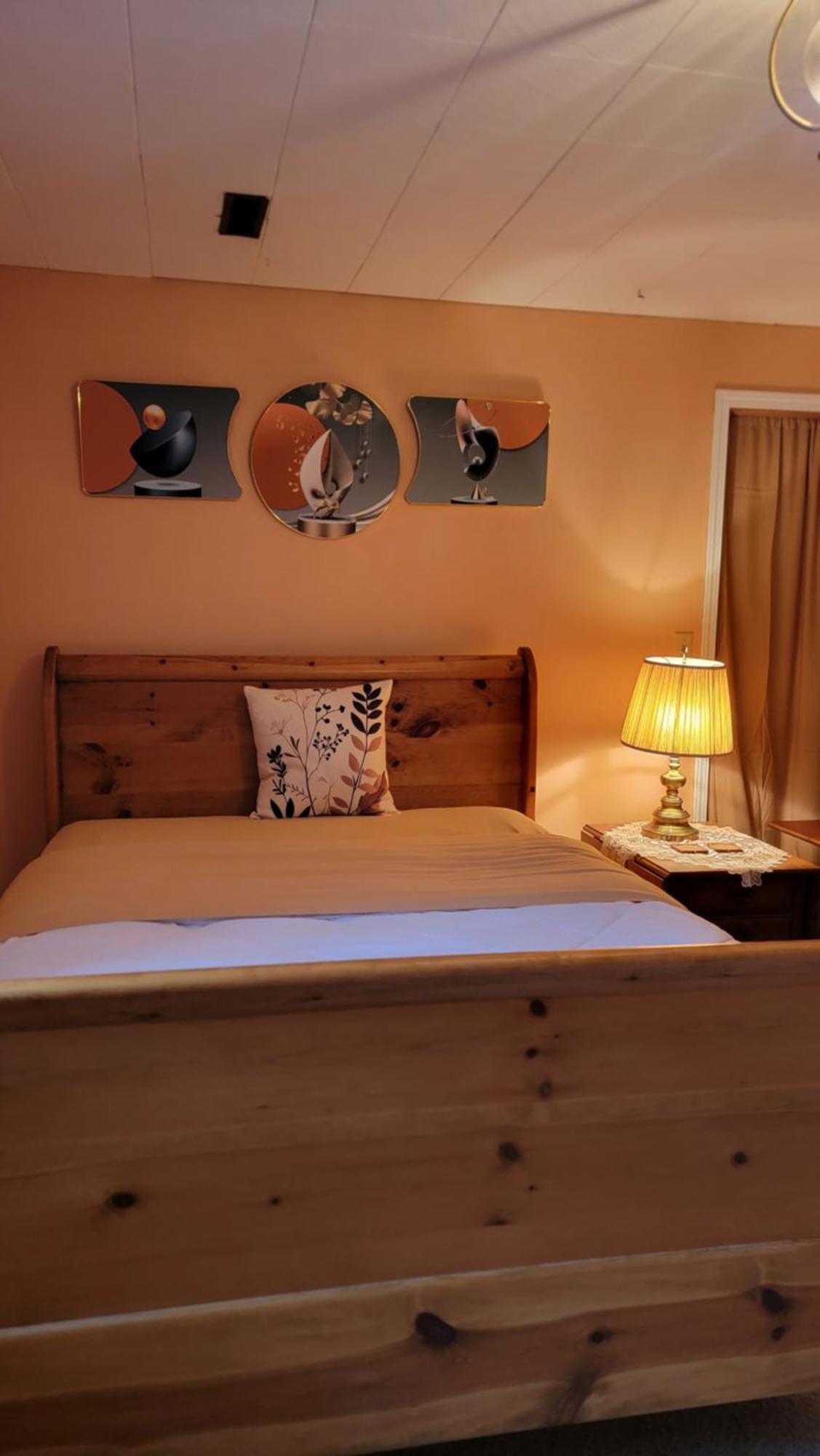 Charming - 2 Bedrooms Suite, 1 Full Bath & Family Room Kamloops Extérieur photo