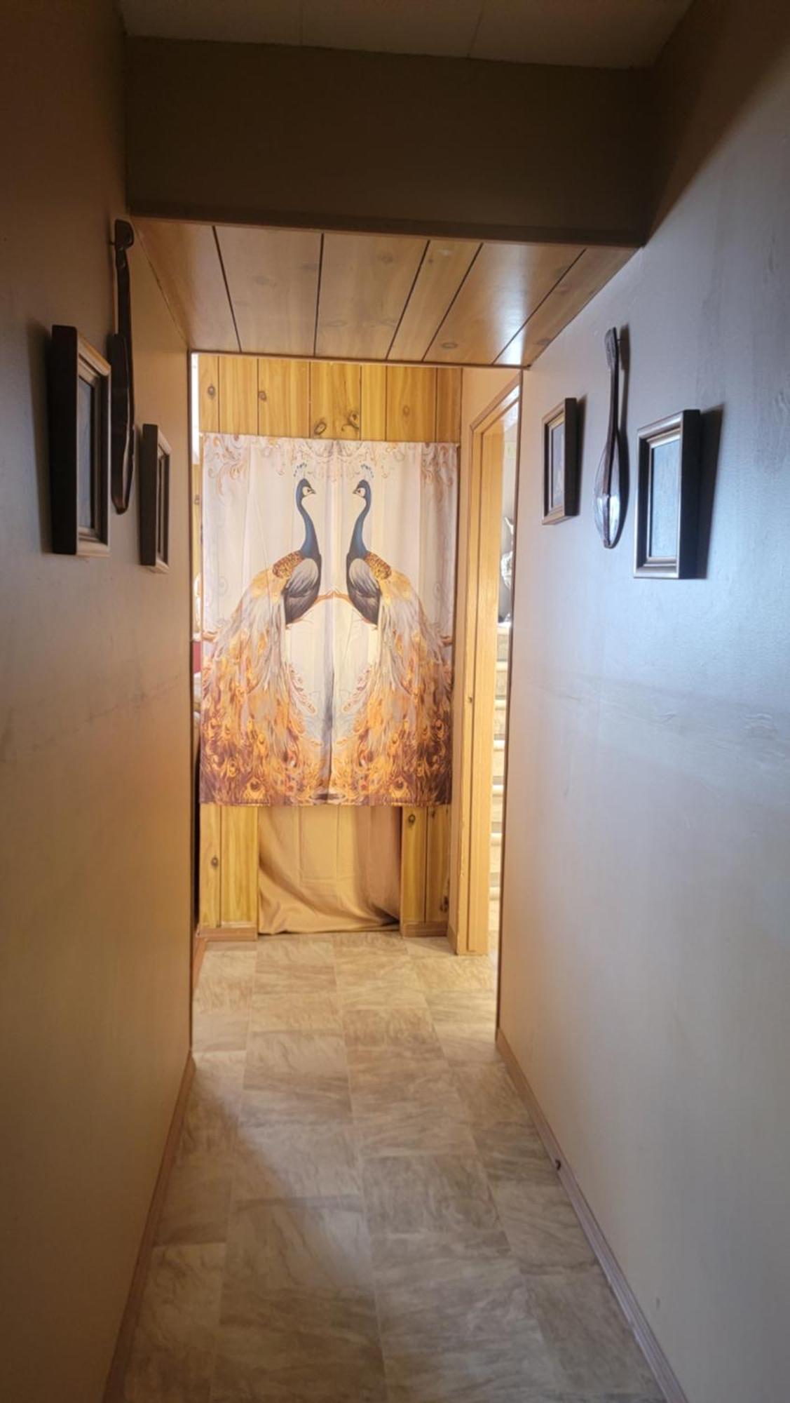 Charming - 2 Bedrooms Suite, 1 Full Bath & Family Room Kamloops Extérieur photo