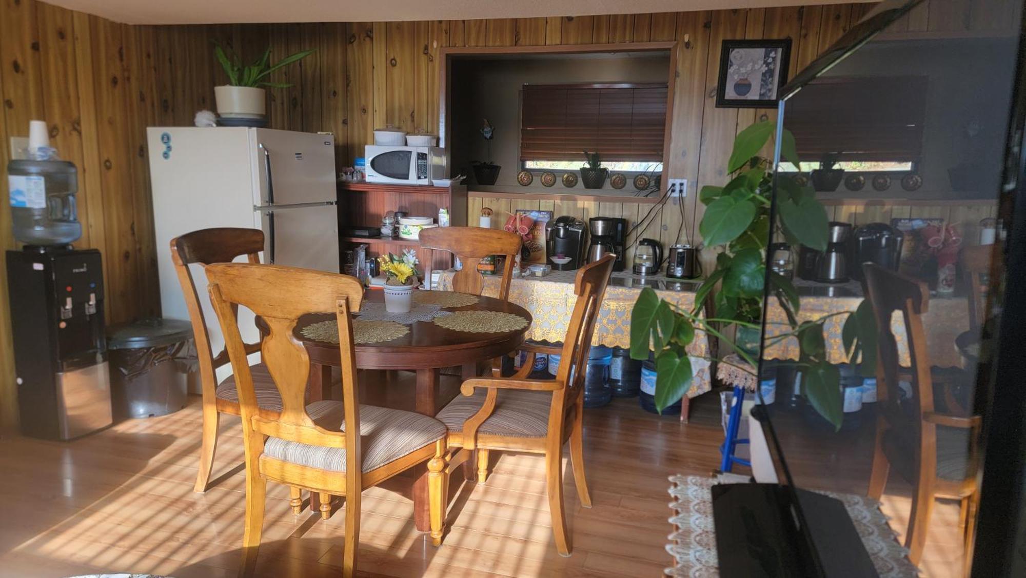 Charming - 2 Bedrooms Suite, 1 Full Bath & Family Room Kamloops Extérieur photo