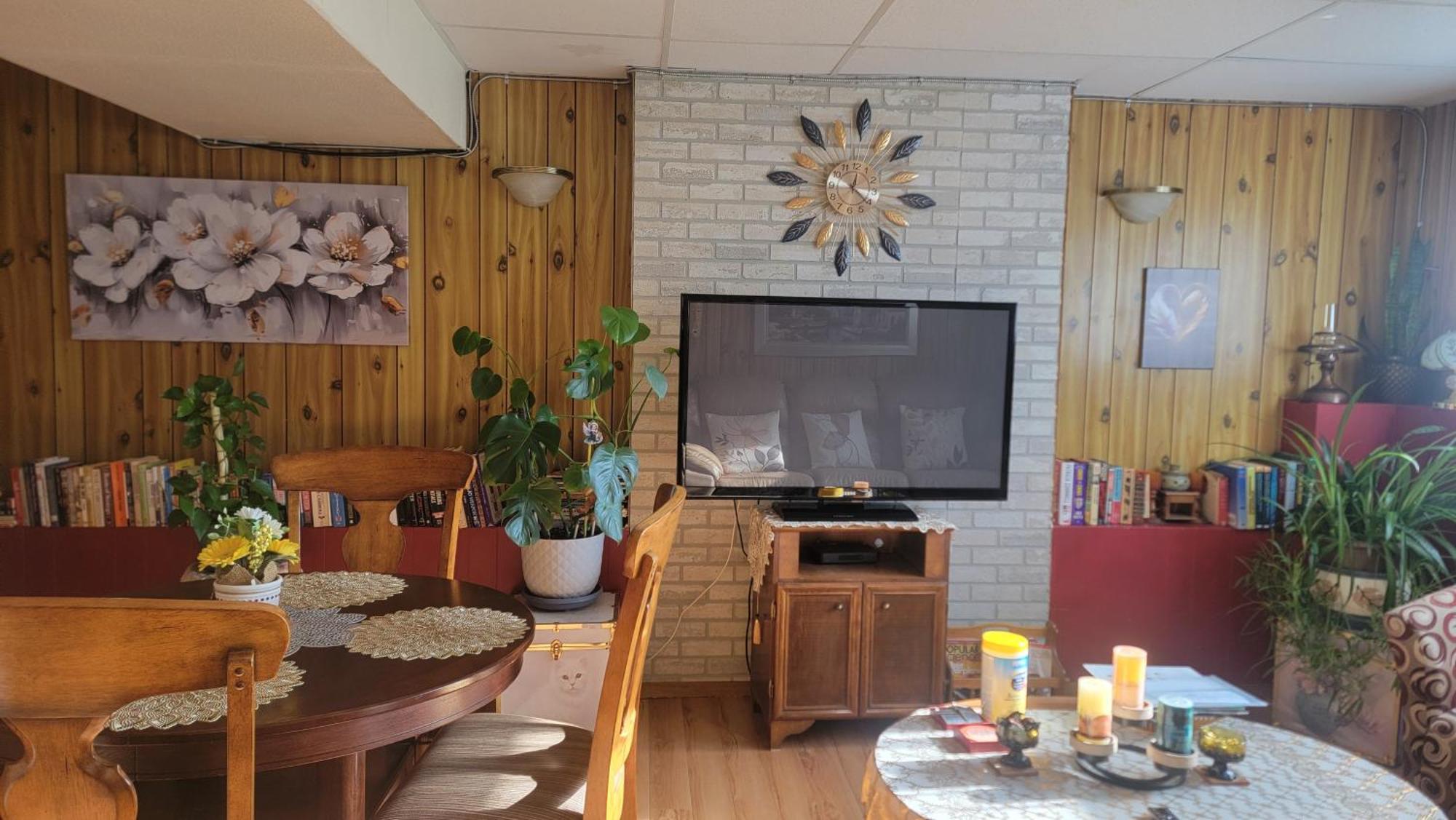 Charming - 2 Bedrooms Suite, 1 Full Bath & Family Room Kamloops Extérieur photo