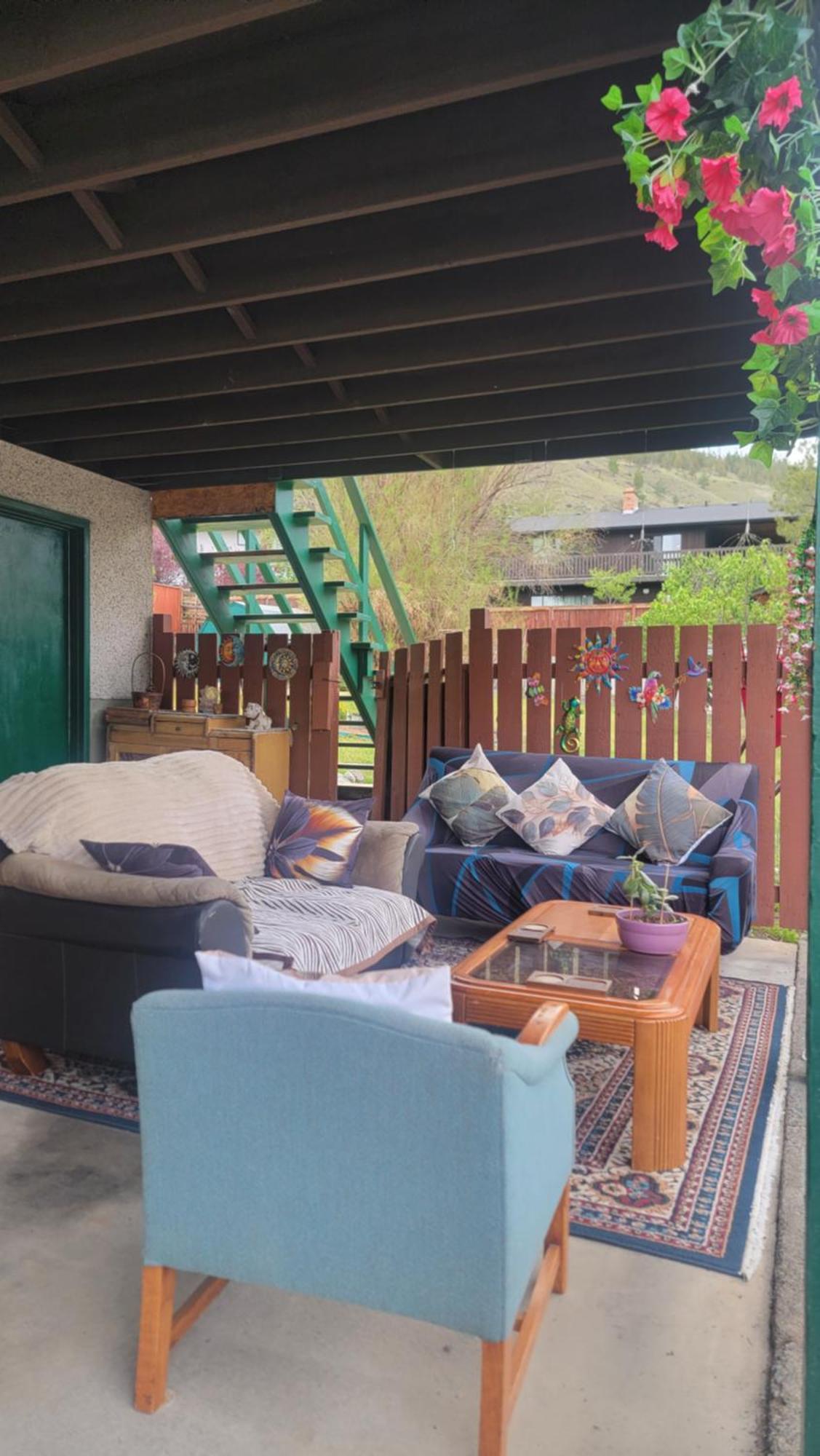 Charming - 2 Bedrooms Suite, 1 Full Bath & Family Room Kamloops Extérieur photo